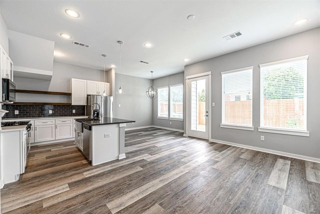 6725 Parker Oaks Lane, Houston, TX 77076