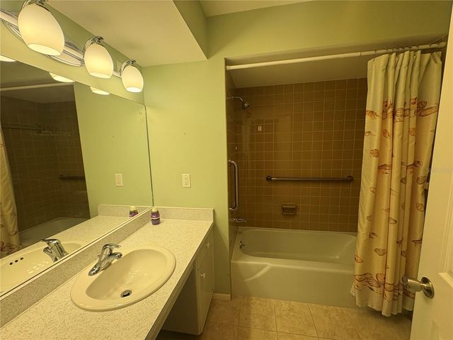 3636 VILLAGE GREEN DR 304, Sarasota, FL 34239