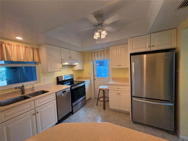 3636 VILLAGE GREEN DR 304, Sarasota, FL 34239