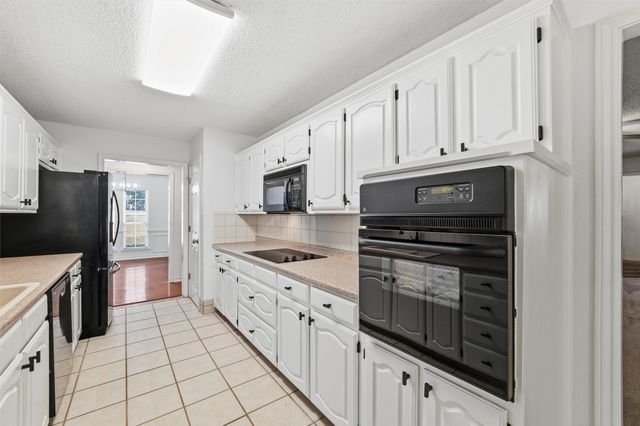 5030 Diamond Creek Drive, Midlothian, TX 76065