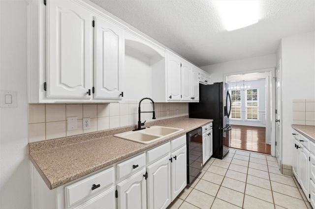5030 Diamond Creek Drive, Midlothian, TX 76065