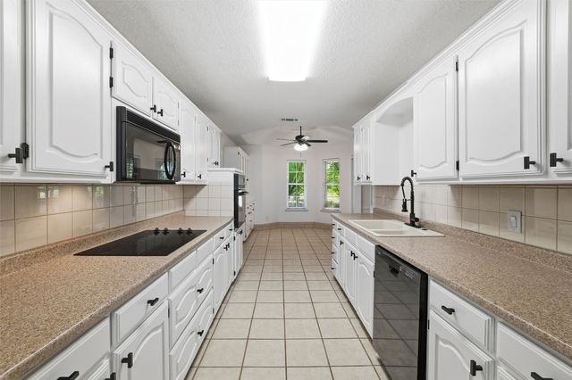 5030 Diamond Creek Drive, Midlothian, TX 76065