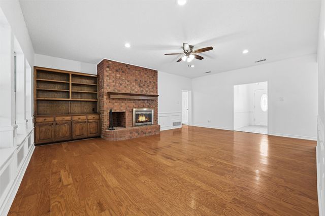 5030 Diamond Creek Drive, Midlothian, TX 76065