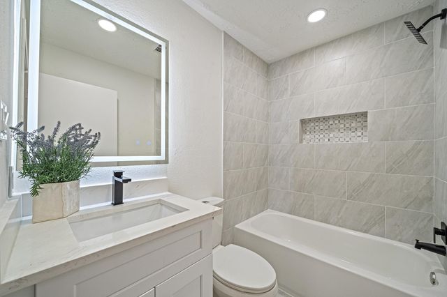 8726 Wilcrest Drive 8726, Houston, TX 77099