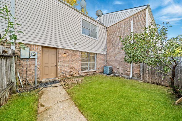 8726 Wilcrest Drive 8726, Houston, TX 77099