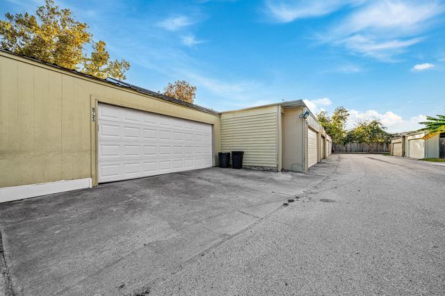 8726 Wilcrest Drive 8726, Houston, TX 77099