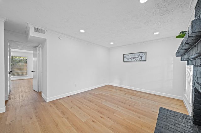 8726 Wilcrest Drive 8726, Houston, TX 77099