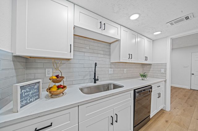 8726 Wilcrest Drive 8726, Houston, TX 77099