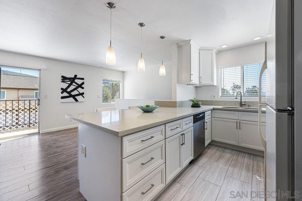 Image 7 of property listing at 9786 Caminito Bolsa, San Diego, CA 92129