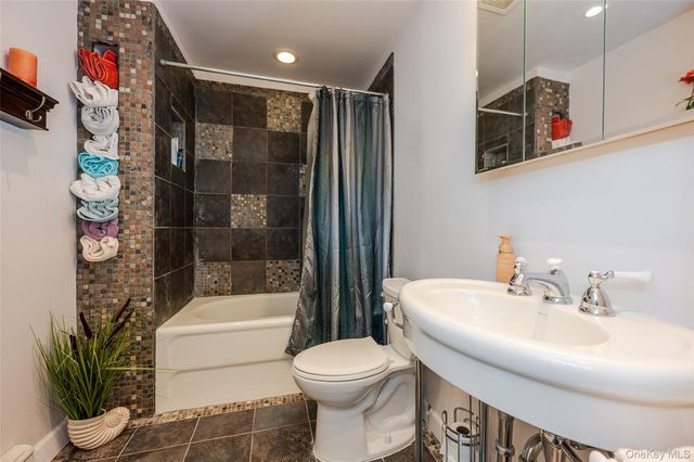 2860 Sunnybrook Drive W, Oceanside, NY 11572