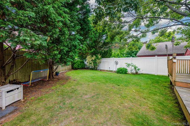 2860 Sunnybrook Drive W, Oceanside, NY 11572