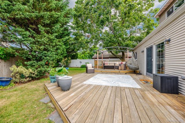 2860 Sunnybrook Drive W, Oceanside, NY 11572