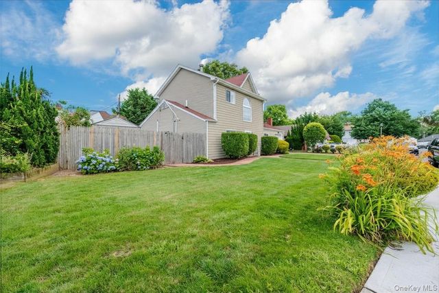 2860 Sunnybrook Drive W, Oceanside, NY 11572