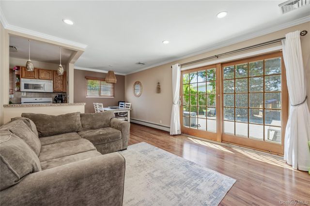 2860 Sunnybrook Drive W, Oceanside, NY 11572