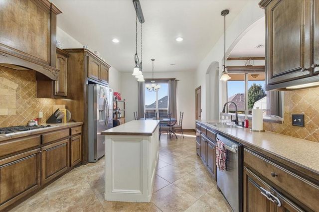 3833 DOVE Avenue, Harrah, OK 73045