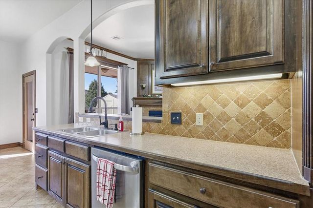 3833 DOVE Avenue, Harrah, OK 73045