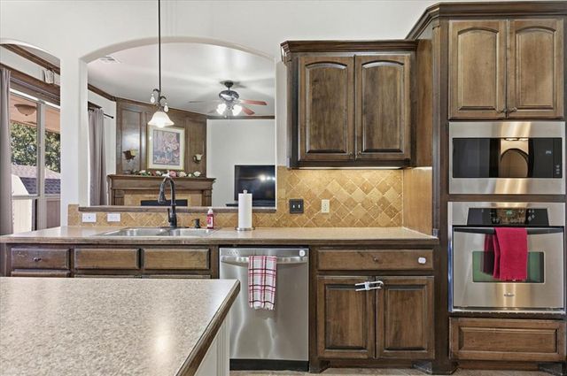 3833 DOVE Avenue, Harrah, OK 73045