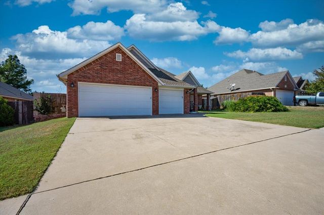 3833 DOVE Avenue, Harrah, OK 73045