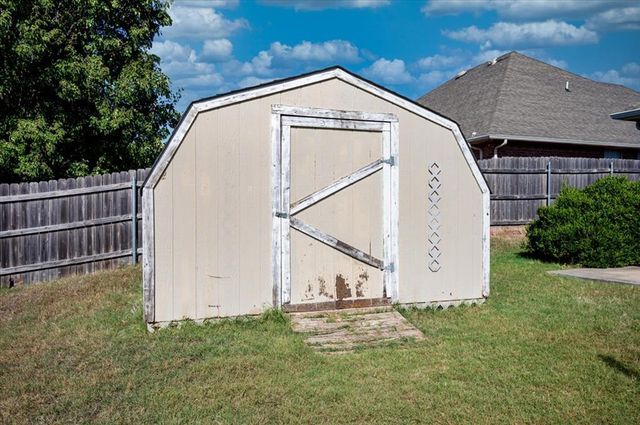 3833 DOVE Avenue, Harrah, OK 73045