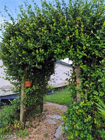 1305 SW 24th ST, Cape Coral, FL 33991
