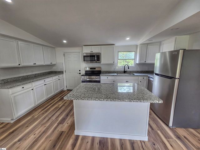217 Angells Drive, Woodruff, SC 29388