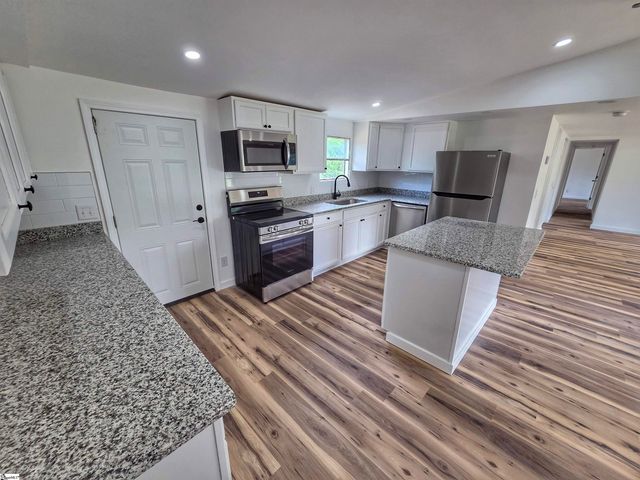 217 Angells Drive, Woodruff, SC 29388