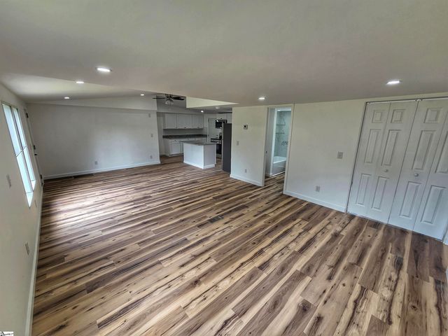 217 Angells Drive, Woodruff, SC 29388