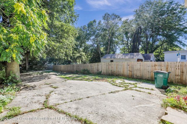 211 W Barnes Avenue, Lansing, MI 48910