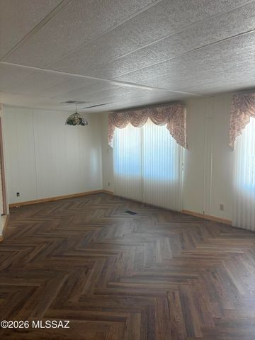 6 W La Pinon, Green Valley, AZ 85614