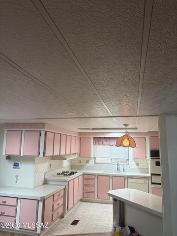 6 W La Pinon, Green Valley, AZ 85614