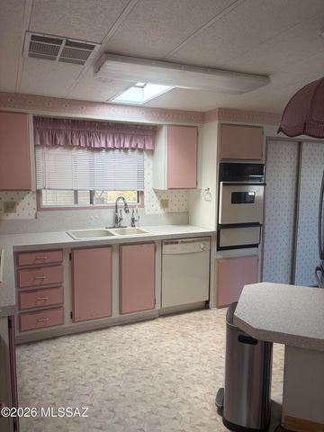 6 W La Pinon, Green Valley, AZ 85614