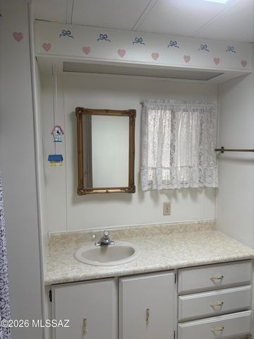 6 W La Pinon, Green Valley, AZ 85614