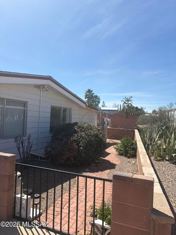 6 W La Pinon, Green Valley, AZ 85614