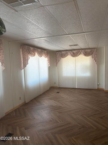 6 W La Pinon, Green Valley, AZ 85614