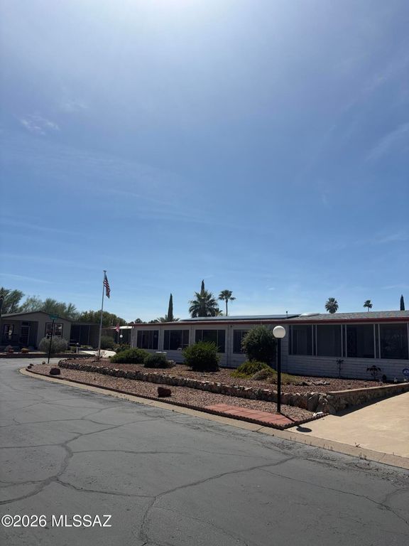 6 W La Pinon, Green Valley, AZ 85614