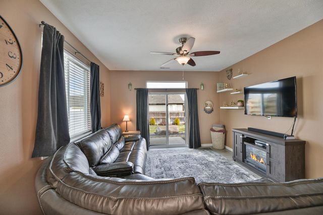 17615 E 3rd Ln, Greenacres, WA 99016