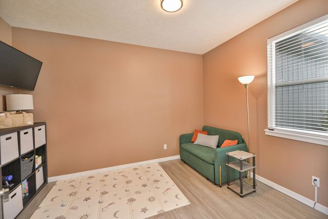 17615 E 3rd Ln, Greenacres, WA 99016