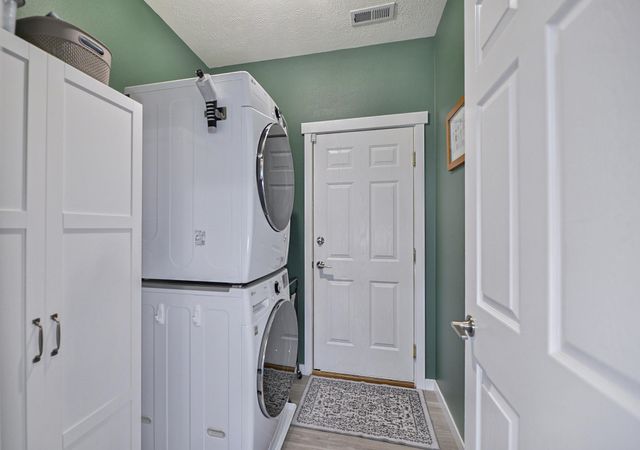 17615 E 3rd Ln, Greenacres, WA 99016