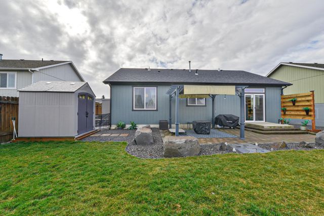 17615 E 3rd Ln, Greenacres, WA 99016