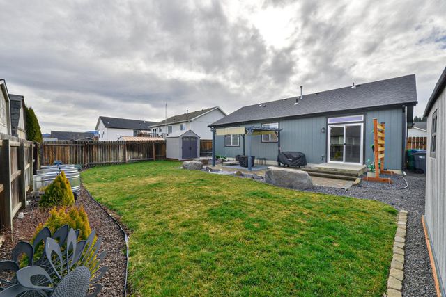 17615 E 3rd Ln, Greenacres, WA 99016