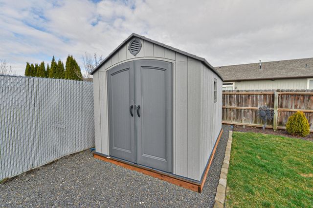 17615 E 3rd Ln, Greenacres, WA 99016