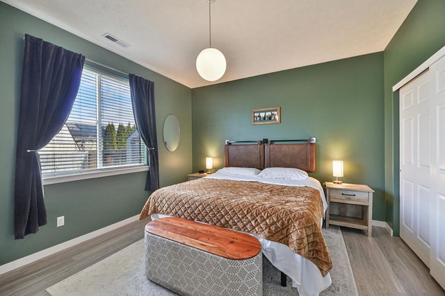 17615 E 3rd Ln, Greenacres, WA 99016