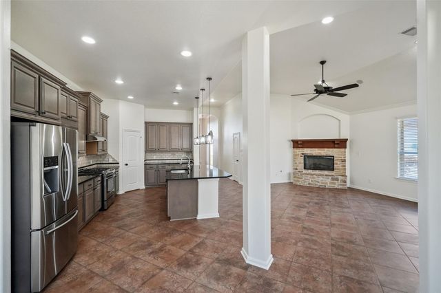 3522 Woods Estates Drive, Conroe, TX 77304