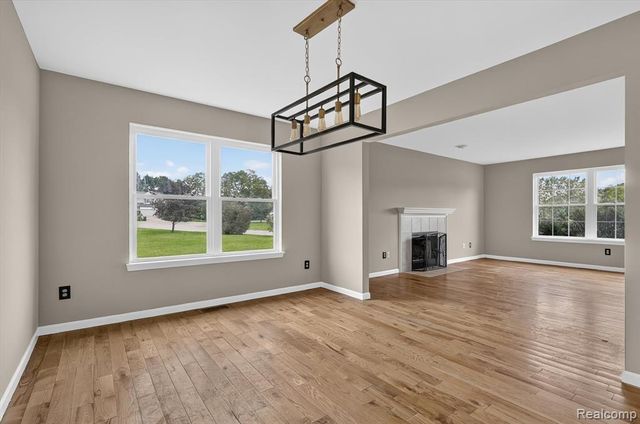 12443 Peabody Drive, Fenton, MI 48430