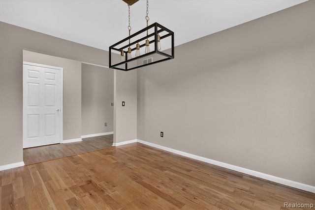 12443 Peabody Drive, Fenton, MI 48430