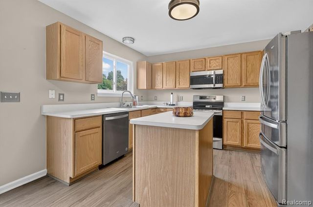 12443 Peabody Drive, Fenton, MI 48430