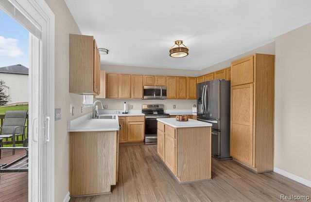12443 Peabody Drive, Fenton, MI 48430