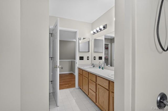 12443 Peabody Drive, Fenton, MI 48430