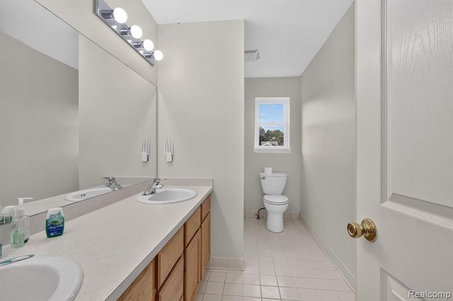 12443 Peabody Drive, Fenton, MI 48430