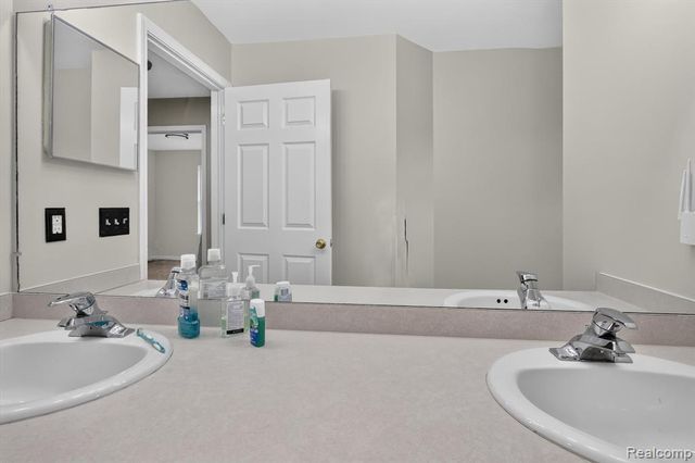 12443 Peabody Drive, Fenton, MI 48430